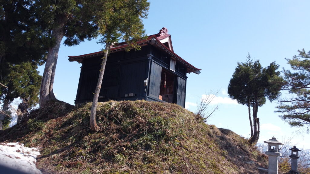 新潟県南魚沼市 坂戸山 かたくり群生地 登山 山頂634ｍ 神社